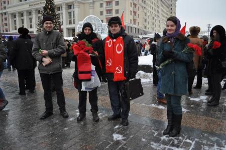 В церемонии возложения цветов к Мавзолею В.И. Ленина принял участие член Компартии Германии Джесси Беке