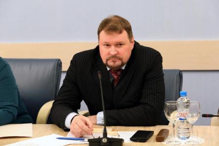 «Снесли без объяснений и компенсаций». Коммунисты провели круглый стол по проблемам сноса автостоянок в Москве