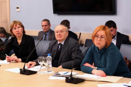 «Снесли без объяснений и компенсаций». Коммунисты провели круглый стол по проблемам сноса автостоянок в Москве