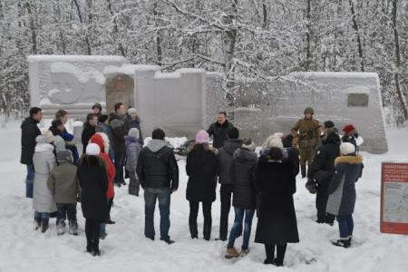 Коммунисты и комсомольцы Санкт-Петербурга почтили память защитников Ораниенбаумского плацдарма