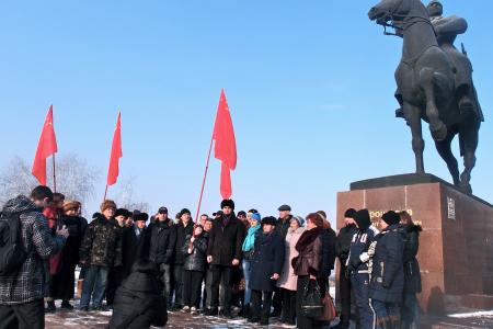 Луганские коммунисты отмечают 135-летие со Дня рождения Климента Ворошилова