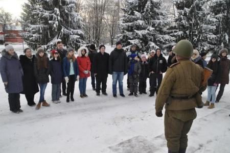 Коммунисты и комсомольцы Санкт-Петербурга почтили память защитников Ораниенбаумского плацдарма