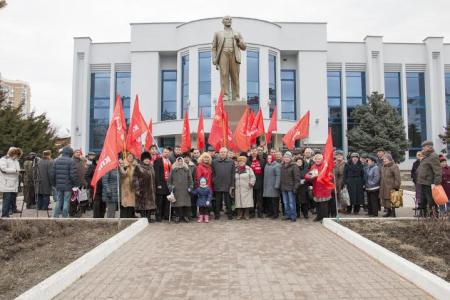 Кубанские коммунисты отметили день памяти В.И. Ленина возложением цветов и пикетом в защиту интересов жителей 