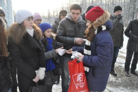 Коммунисты и комсомольцы Санкт-Петербурга почтили память защитников Ораниенбаумского плацдарма