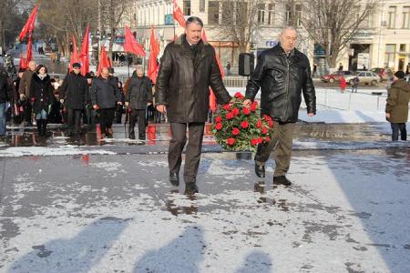 В Симферополе состоялся митинг, посвященный 25-й годовщине проведения Всекрымского референдума о воссоздании Крымской АССР