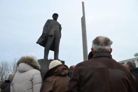 В Донецке почтили память Владимира Ильича Ленина