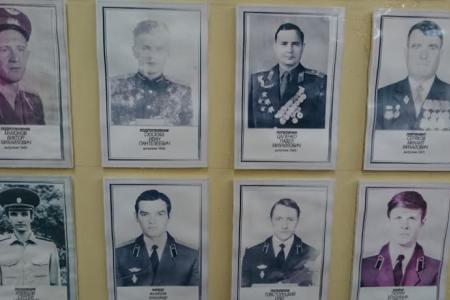 Ставропольский край. Виктор Гончаров на вручении сельской школе памятной доски героям Советского Союза: Гордимся мы, гордятся наши дети!