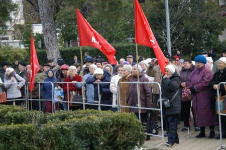 Участники митинга КПРФ в Сочи потребовали усилить соцподдержку пенсионеров