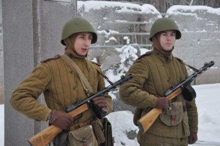 Коммунисты и комсомольцы Санкт-Петербурга почтили память защитников Ораниенбаумского плацдарма