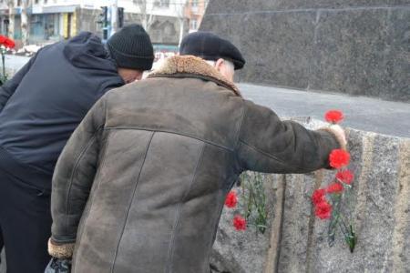 В Донецке почтили память Владимира Ильича Ленина