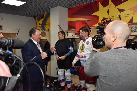 Депутаты-коммунисты поздравили сборную России с победой в суперфинале Лиги легенд мирового хоккея