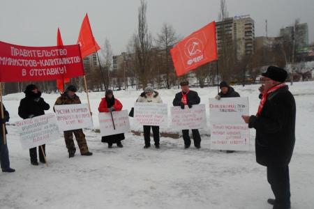Пермь. Коммунисты провели пикет за муниципализацию объектов ЖКХ и национализацию минерально-сырьевых предприятий Пермского края