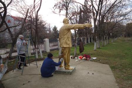 В Судаке отремонтирован памятник В.И. Ленину