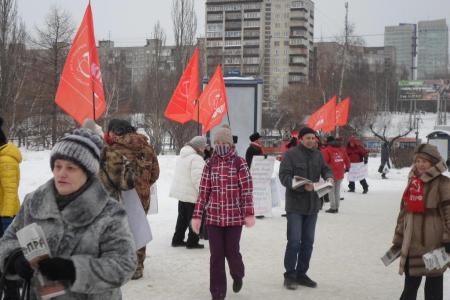 Пермь. Коммунисты провели пикет за муниципализацию объектов ЖКХ и национализацию минерально-сырьевых предприятий Пермского края