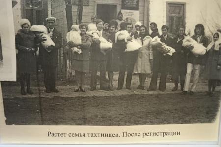 Ставропольский край. Виктор Гончаров на вручении сельской школе памятной доски героям Советского Союза: Гордимся мы, гордятся наши дети!