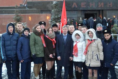 «Будущее авиации в надежных руках»: по приглашению Алексея Русских Госдуму посетили курсанты авиационного колледжа