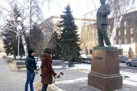 Сталинградские коммунисты провели акцию, посвященную памяти Владимира Ильича Ленина