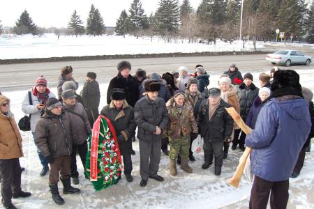 Еврейская АО. Коммунисты Биробиджана возложили цветы к памятнику вождю революции