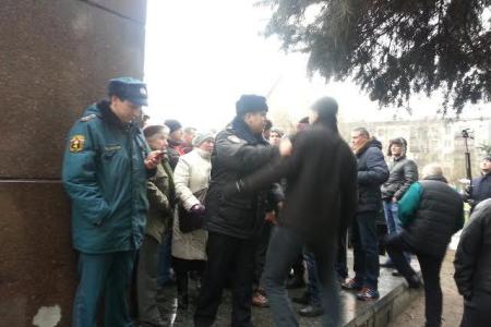 Москва. В.Ф. Рашкин пригласил Путина, Чайку и Колокольцева на встречу с избирателями, чтобы они убедились в провокациях