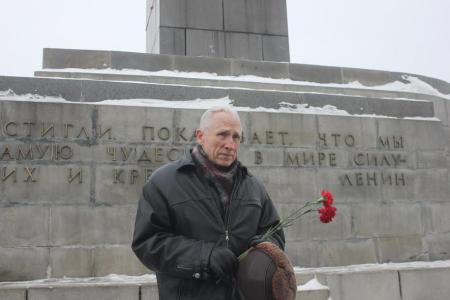 Свердловские коммунисты 21 января провели возложение цветов к памятнику В.И. Ленину