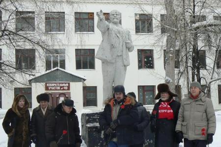Коммунисты Кургана хранят верность памяти Ленина