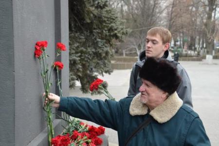 Ростовские коммунисты почтили память вождя мирового пролетариата