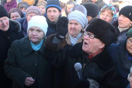 Свердловские коммунисты вместе с жителями Карпинска вышли на митинг, чтобы остановить коммунальный беспредел