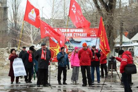 «Укрепим армию – отстоим Россию!». Демонстрация и митинг КПРФ в Саратове