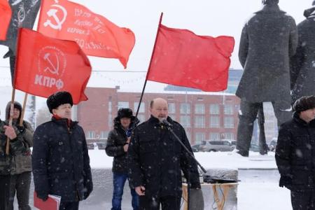 Новосибирские коммунисты провели митинг в защиту прав пенсионеров