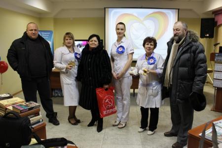 Магаданская область. Коммунисты приняли участие в акции «Поддержи в болезни: подари книгу!»