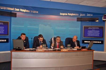 Казань. В Госсовете Татарстана прошла пресс-конференция фракции КПРФ