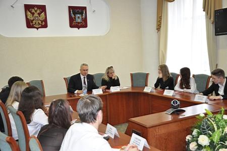 Ростовская область. Фракция КПРФ в Законодательном Собрании провела «круглый стол» для школьников