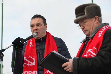«Правительство Медведева - в отставку! Ни одного голоса представителям партии воров и жуликов на выборах». В Ярославле прошла акция  протеста