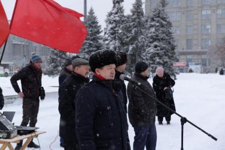 Новосибирские коммунисты провели митинг в защиту прав пенсионеров