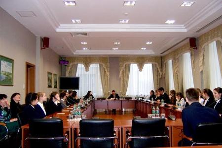 Казань. Депутат фракции КПРФ А.В. Прокофьев провёл в Госсовете Татарстана парламентский урок для гимназистов