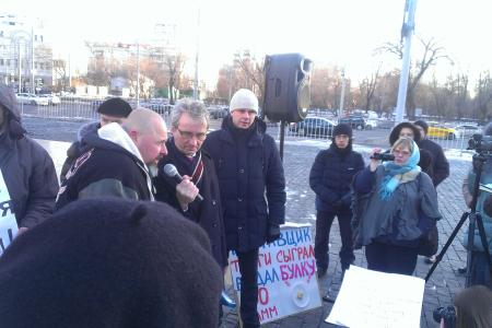 «Мама, кто-то украл нашу еду!». В Москве прошла акция родителей за возвращение полноценных полдников