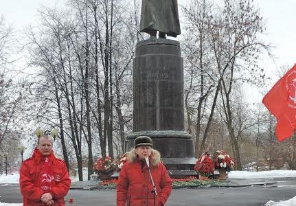 Коммунисты Иванова возложили цветы к памятнику М.В. Фрунзе