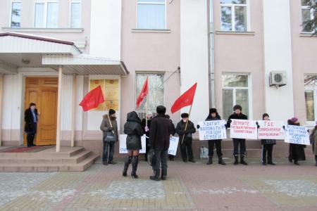 Коммунисты Биробиджана провели пикет в поддержку конституционного права граждан на бесплатную медицину