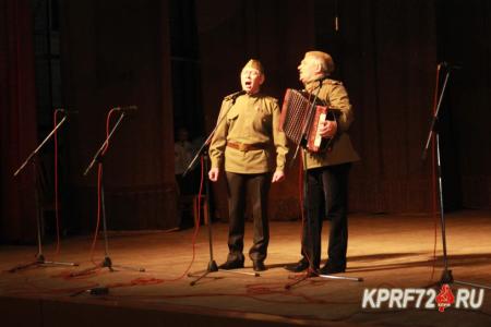 Тюменская область. Депутат-коммунист Тамара Казанцева поздравила городской клуб ветеранов с праздником Советской Армии
