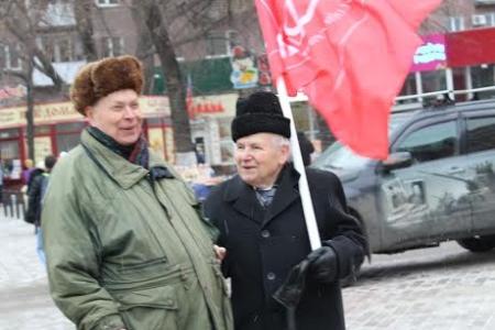 В Воронеже накануне Дня Советской Армии и Военно-морского флота прошли агитационные пикеты КПРФ