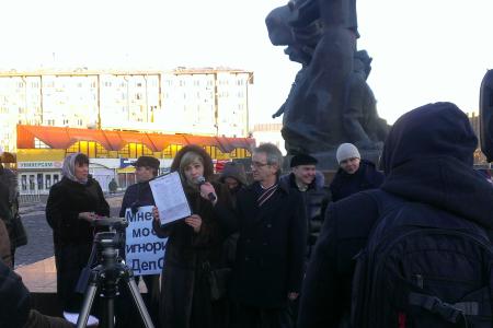 «Мама, кто-то украл нашу еду!». В Москве прошла акция родителей за возвращение полноценных полдников