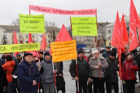 Брянские коммунисты отпраздновали 98-ю годовщину создания Красной Армии и Военно-морского флота