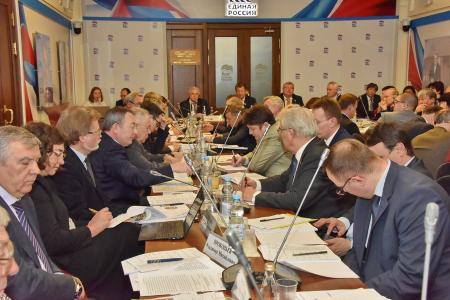 Коммунисты в Госдуме провели круглый стол по вопросу развития и освоения Арктики