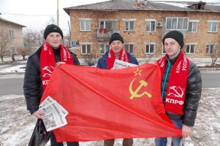 Приморский край. Агитбригада КПРФ в городе Артёме продолжает нести людям «Правду»