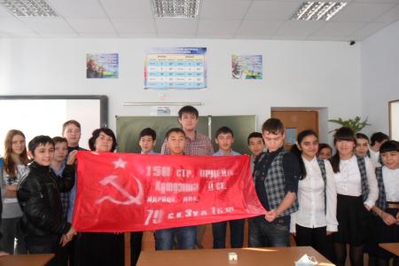 Астраханские комсомольцы проводят уроки в школах в рамках проекта «Знамя Победы»
