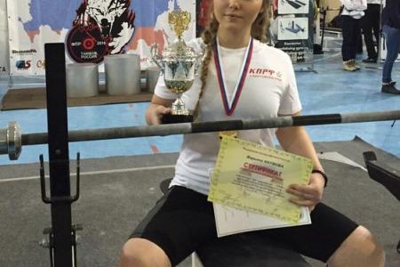 150 килограмм - не предел! Комсомолка Марьяна Наумова заняла I место на Первенстве России по пауэрлифтингу и жиму штанги лежа