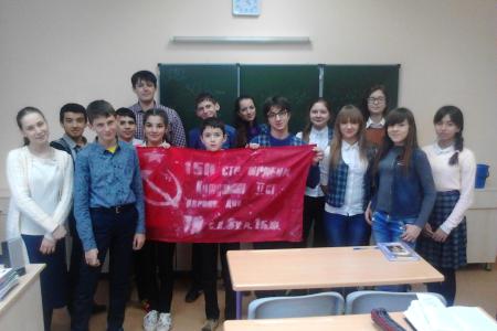 Астраханские комсомольцы проводят уроки в школах в рамках проекта «Знамя Победы»