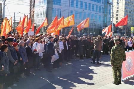 В Краснодаре прошла акция Союза Советских офицеров и КПРФ в честь Дня Советской Армии и Военно-морского флота