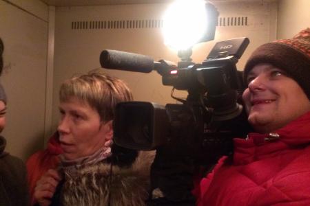 Москва. Валерий Рашкин и Андрей Клычков застряли в лифте во время инспекции треснувшего дома