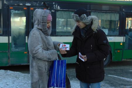 «Люблю жену, голосую за КПРФ!». В день влюбленных барнаульские коммунисты провели одиночные пикеты